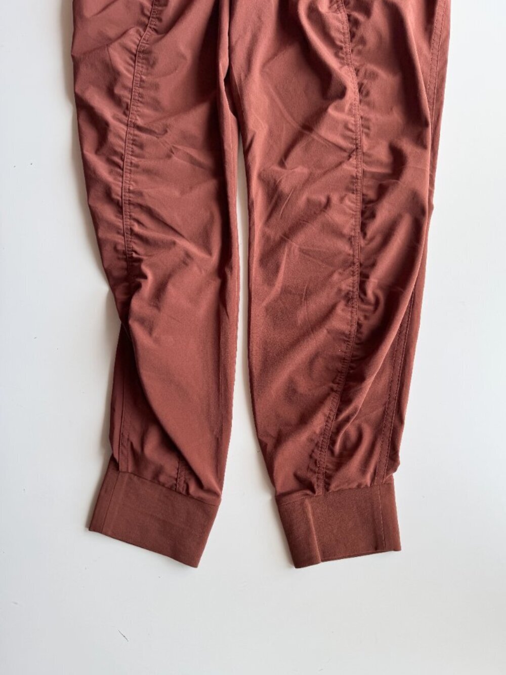 ATHLETA Altitude II Ancient Mahogany Brown Mid Rise Jogger Pants, Size 8 - Picture 10 of 13